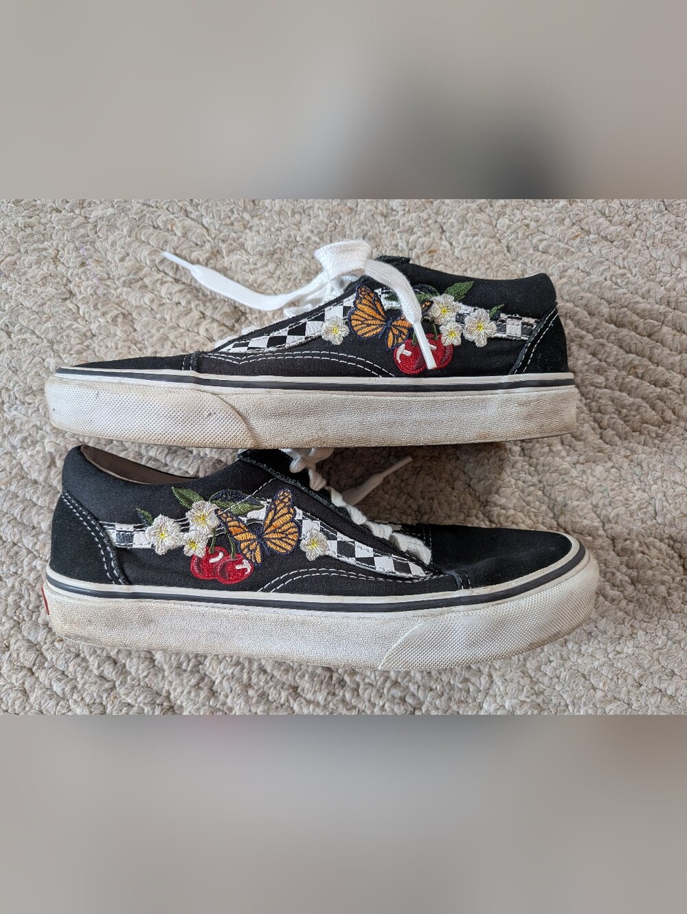Vans Classic Black & White With Embroidered Detail Sz. 8